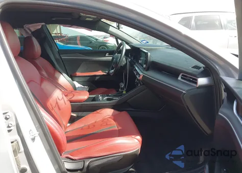 2021 Kia K5 Gt-Line z USA, uszkodzony, nr VIN 5XXG64J22MG045319